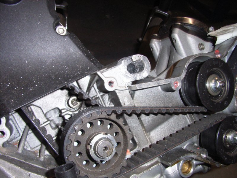 ducati900ssmotorblokophanginggebrokendetail.jpg