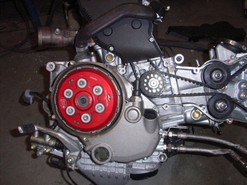 ducati900ssmotorblokophanginghersteld.jpg