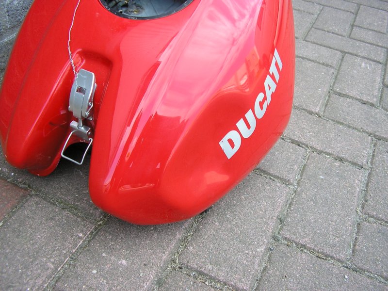 ducatietankmetdeuk.jpg