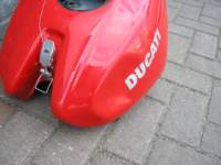 ducatietankmetdeuk_small.jpg