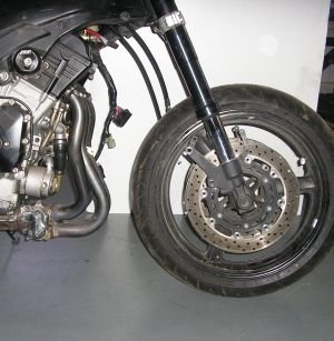 yamahar120032004gerichtziestandvoorwiel.jpg