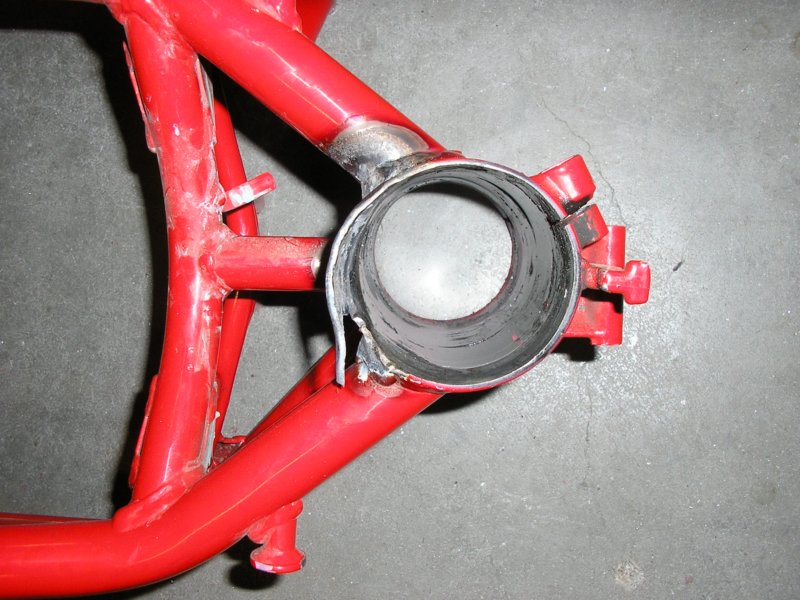 ducatieframemetbeschadigdbalhoofdvrreparatie.jpg